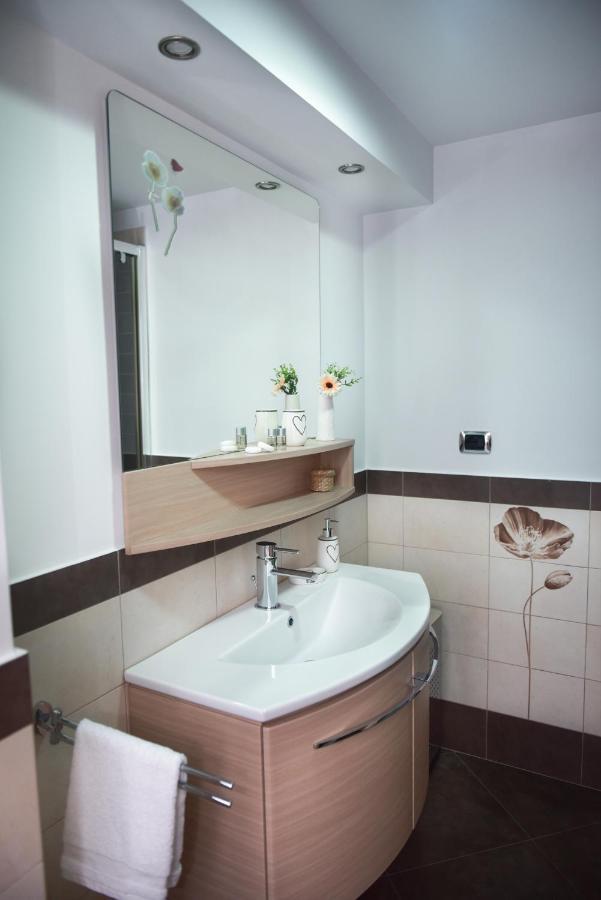 Modern Apartament Fagaras Ngoại thất bức ảnh